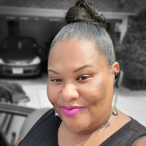 Meet your Posher, Dena